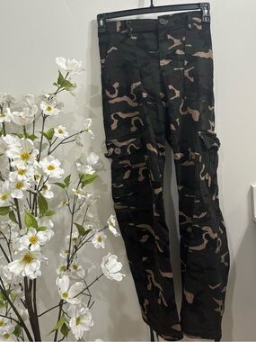 Women’s Camo Cargo Pants